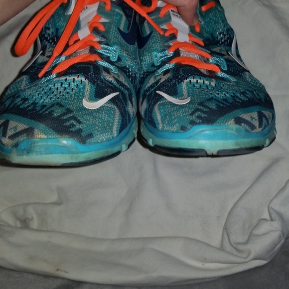 ⭕ SOLD ⭕ Nike Sneakers - Picture 5 of 7